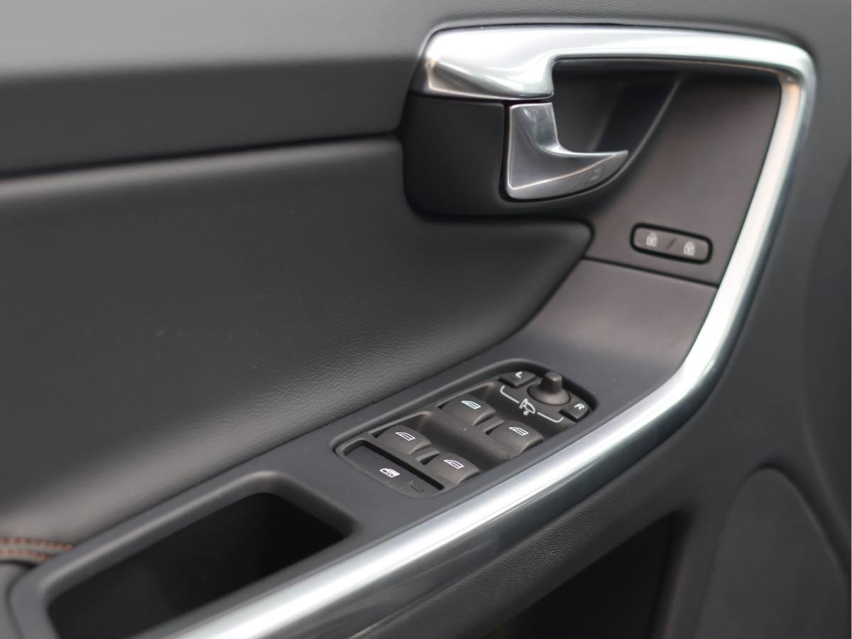 Volvo XC60 2.0 T5 FWD Polar+ Automaat