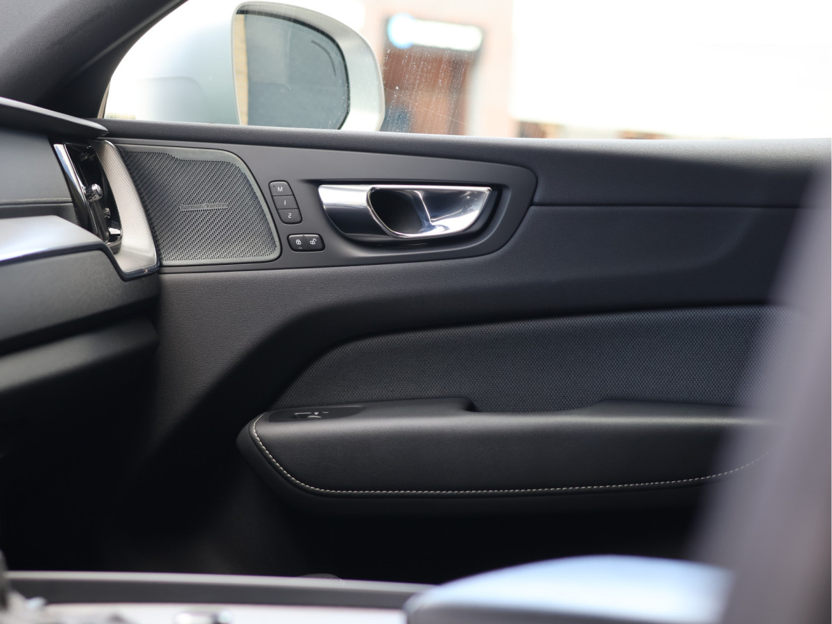Volvo XC60 2.0 T6 AWD R-Design