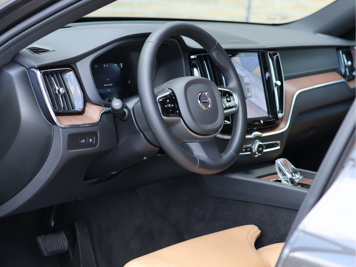 Volvo XC60 2.0 T8 PHEV AWD Ultimate Dark